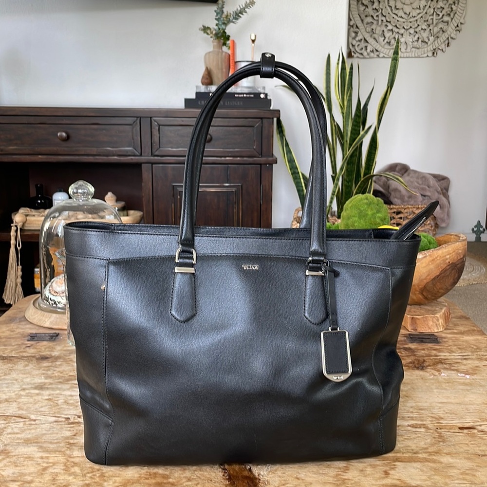 TUMI BLACK LEATHER BAILEY BUSINESS TOTE w/DARK BLUE LINING INSIDE